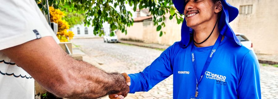 Força-tarefa da Águas do Sertão visita moradores de Pão de Açúcar
