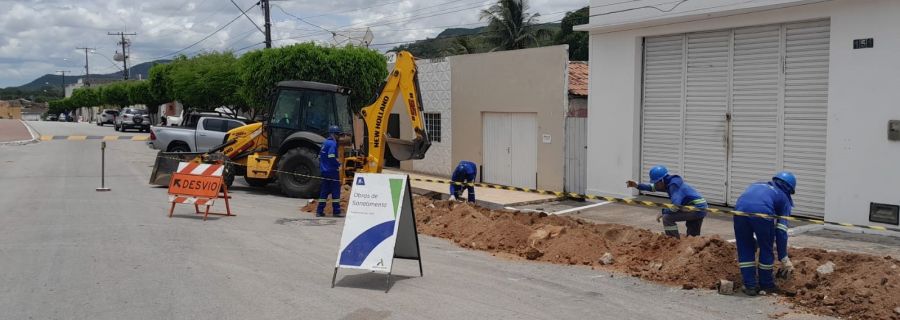 Imagem Cacimbinhas: Águas do Sertão realiza substituição de rede no centro da cidade para combater desvios de água Imagem Cacimbinhas: Águas do Sertão realiza substituição de rede no centro da cidade para combater desvios de água