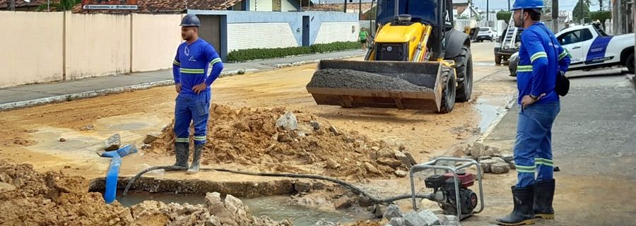 Imagem Águas do Sertão antecipa manutenção emergencial para reparar vazamento em avenida de Penedo Imagem Águas do Sertão antecipa manutenção emergencial para reparar vazamento em avenida de Penedo