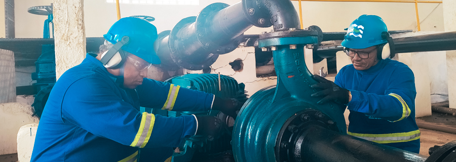 Imagem Conasa Águas do Sertão realiza manutenção em conjunto motobomba na ETA da Barragem Leste, em Delmiro Gouveia