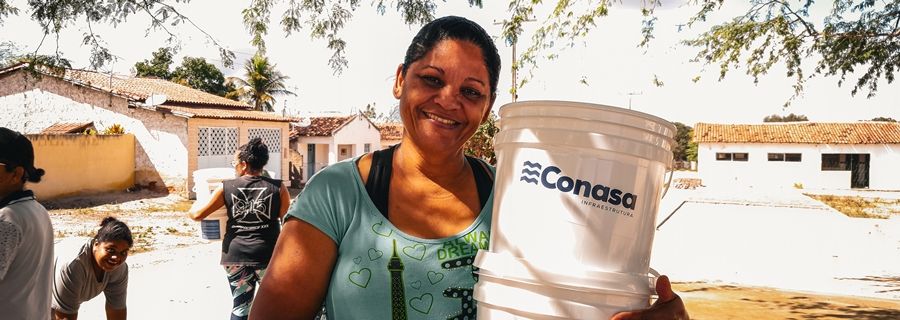 Imagem Conasa, controladora da Águas do Sertão, entrega filtros em comunidade de Delmiro Gouveia durante o Sertões 2023 Imagem Conasa, controladora da Águas do Sertão, entrega filtros em comunidade de Delmiro Gouveia durante o Sertões 2023