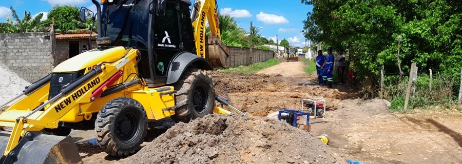 Imagem Águas do Sertão trabalha há 48 horas para reparar rompimento na rede de Penedo produzido por ação de terceiros Imagem Águas do Sertão trabalha há 48 horas para reparar rompimento na rede de Penedo produzido por ação de terceiros