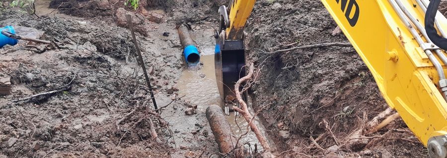 Imagem Vazamento em adutora de ETA afeta abastecimento em povoado de Piranhas Imagem Vazamento em adutora de ETA afeta abastecimento em povoado de Piranhas