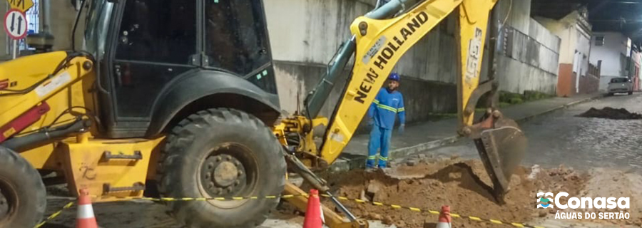 Imagem Técnicos da Conasa Águas do Sertão trabalham para retomar o abastecimento no Centro de Penedo (18/07)