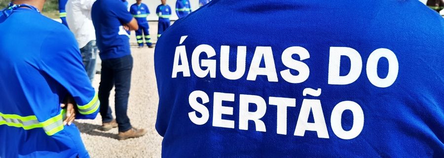 Imagem Técnicos da Águas do Sertão trabalham para substituir bomba submersa de poço em bairro de Penedo